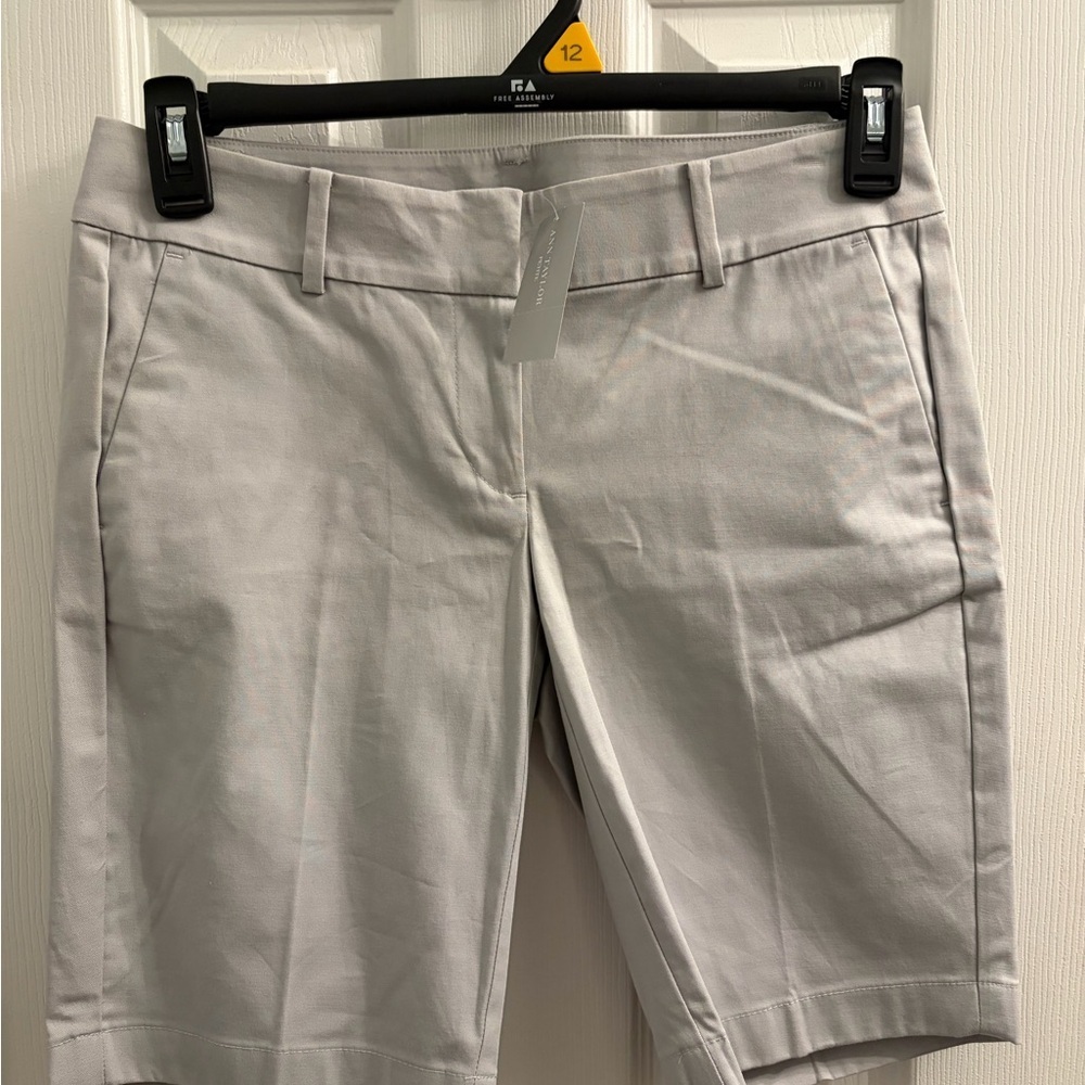 Ann Taylor Light Gray Tailored Bermuda Summer Vacation Shorts Size 4 Petite NWT